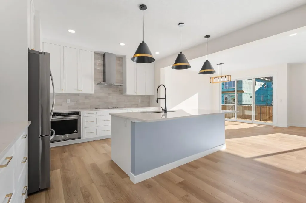 53 Versant Point SW Calgary AB T2Y0X1