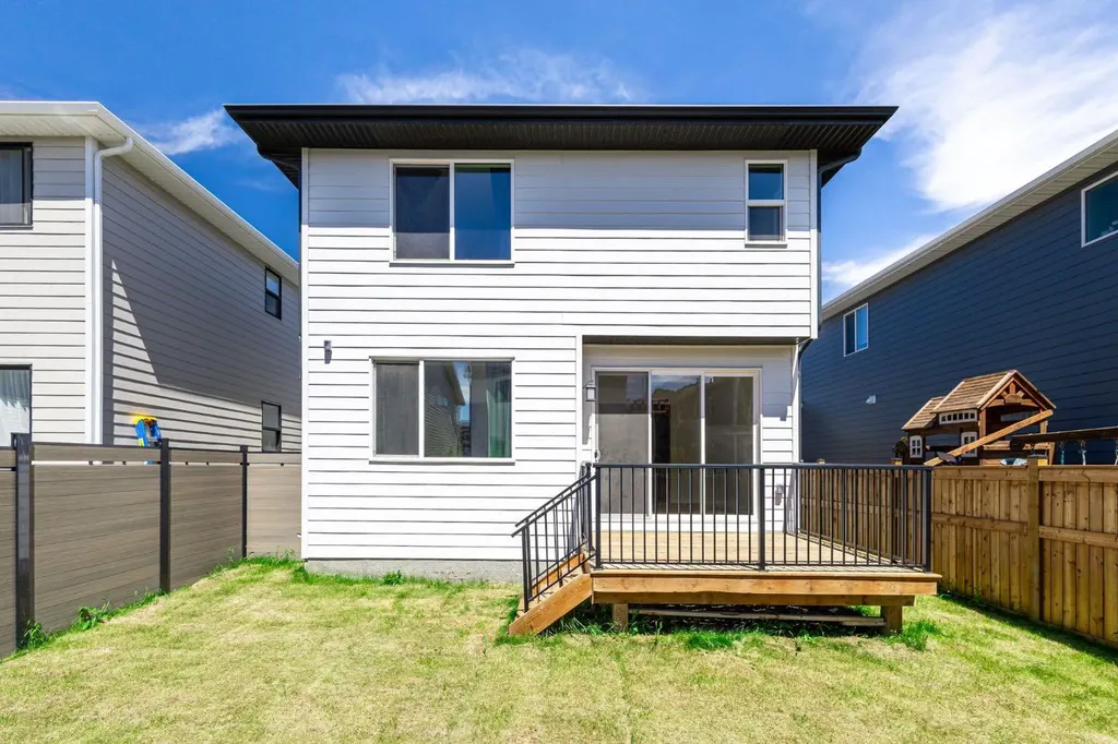 53 Versant Point SW Calgary AB T2Y0X1