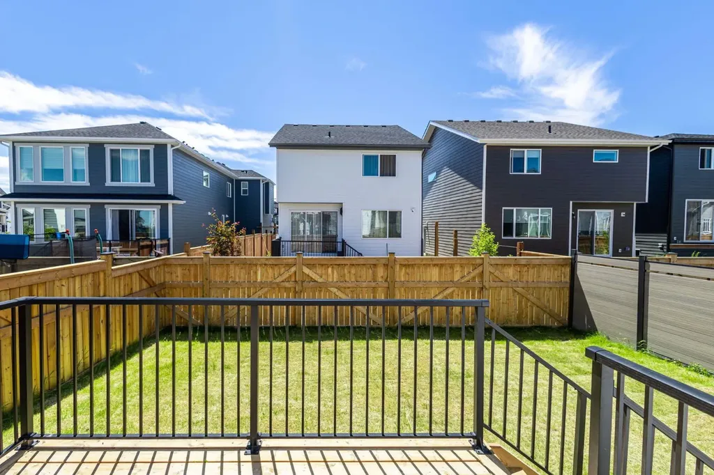 53 Versant Point SW Calgary AB T2Y0X1