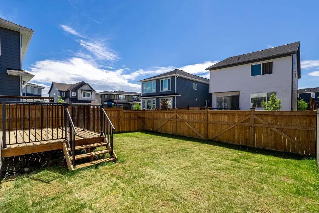 53 Versant Point SW Calgary AB T2Y0X1