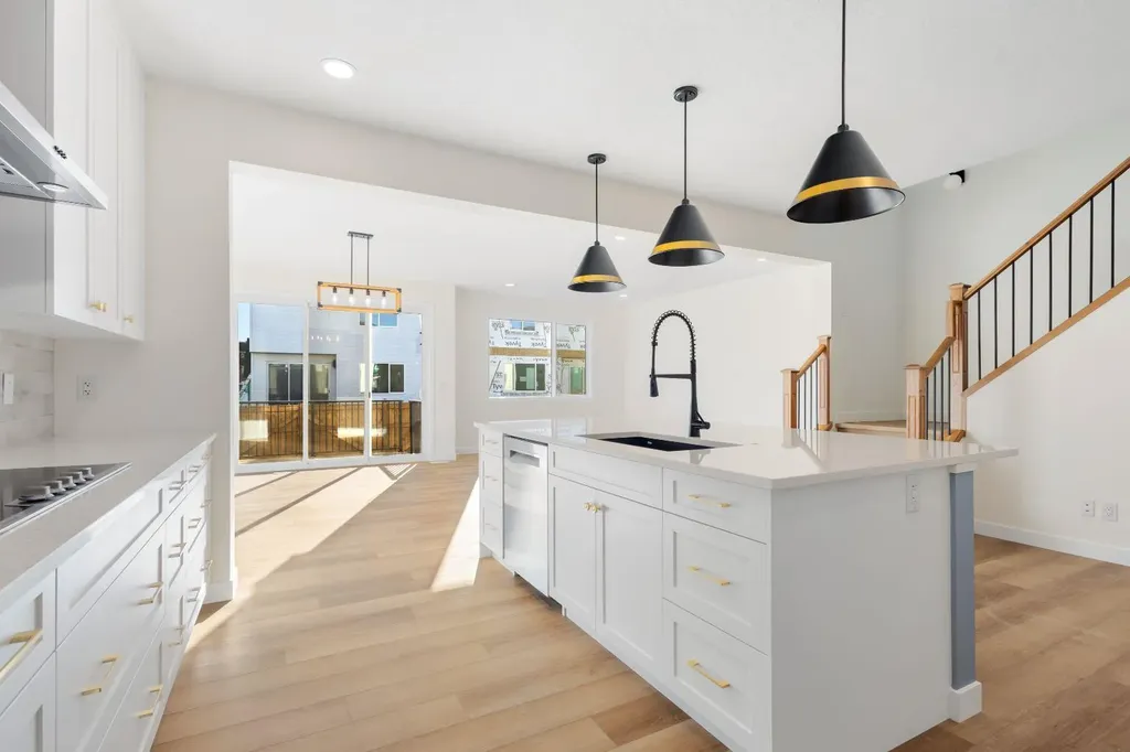 53 Versant Point SW Calgary AB T2Y0X1