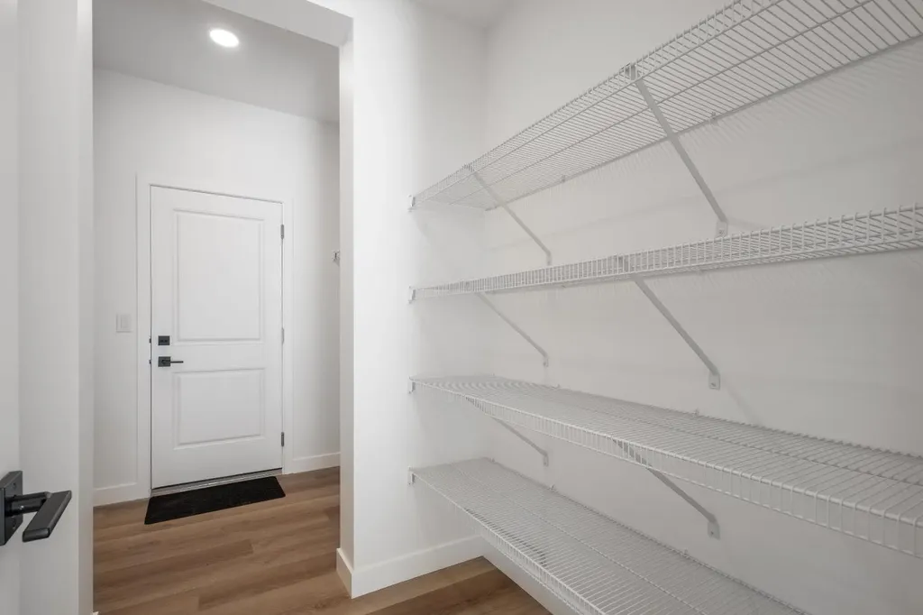 53 Versant Point SW Calgary AB T2Y0X1