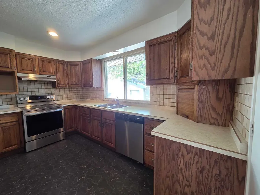 5936 Dalmead Crescent NW Calgary AB T3A1E6