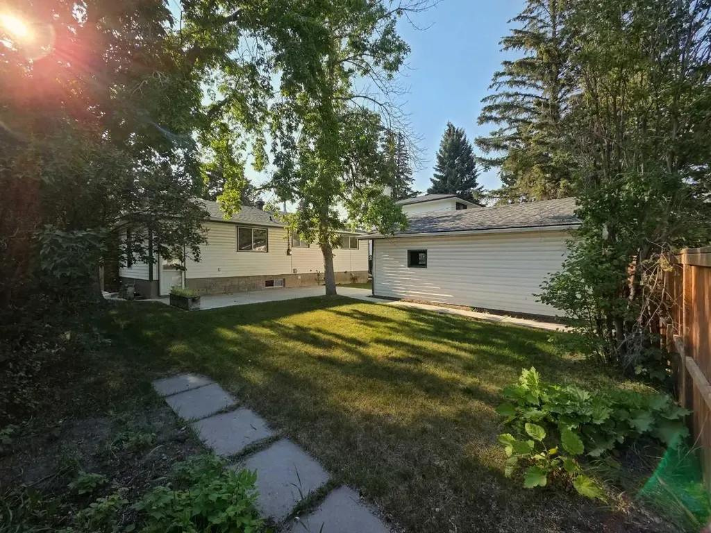 5936 Dalmead Crescent NW Calgary AB T3A1E6