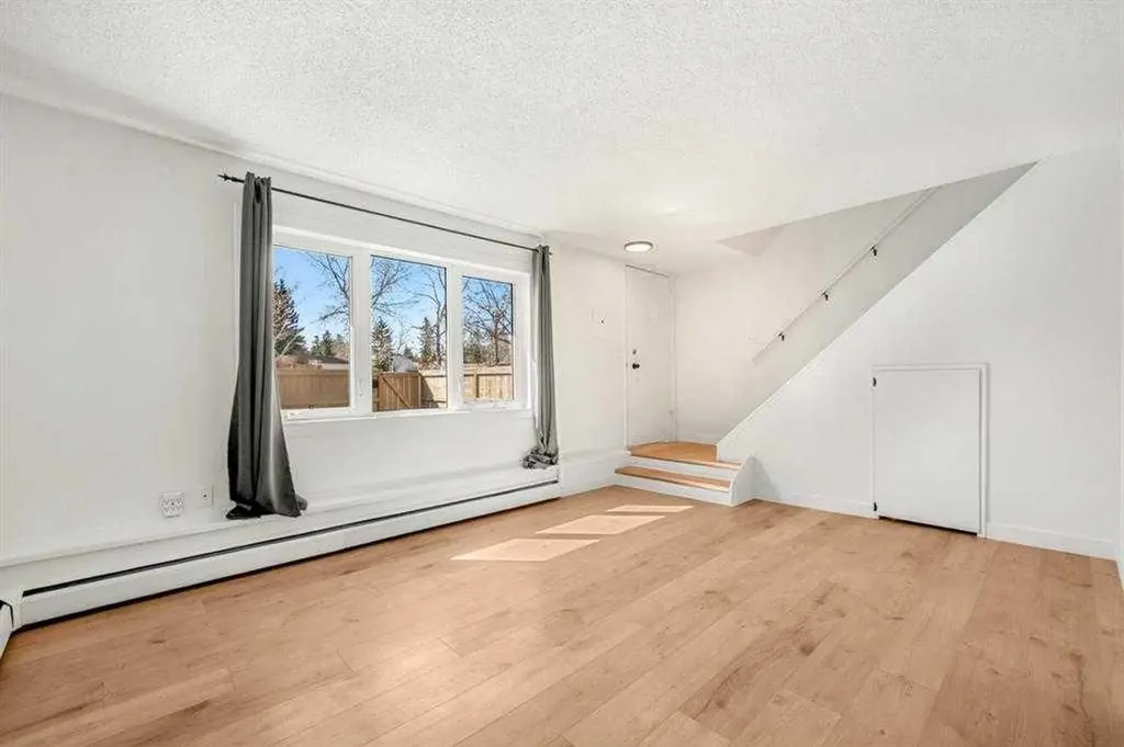 3809 45 Street SW Calgary AB T3E3H4