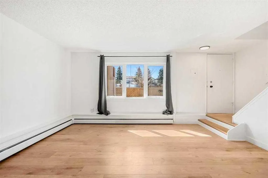 3809 45 Street SW Calgary AB T3E3H4