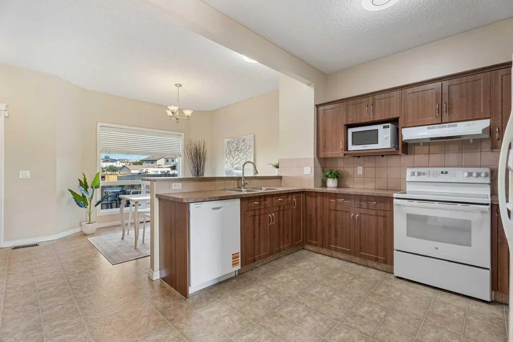 40 Cimarron Grove Drive Okotoks AB T1S 2H1