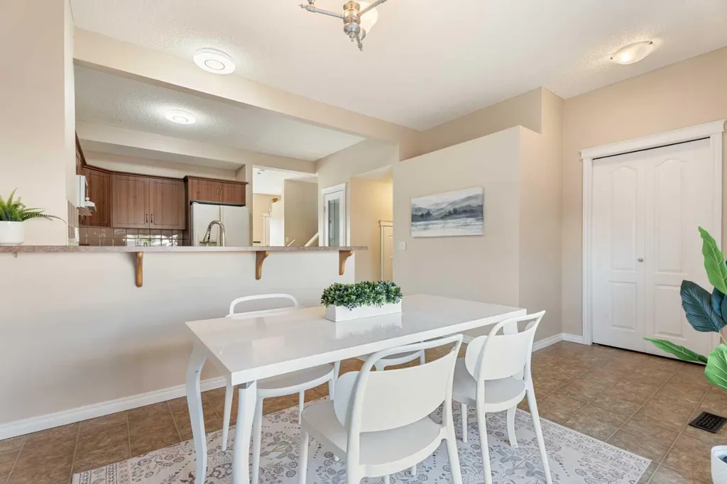 40 Cimarron Grove Drive Okotoks AB T1S 2H1