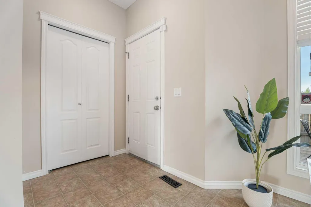 40 Cimarron Grove Drive Okotoks AB T1S 2H1
