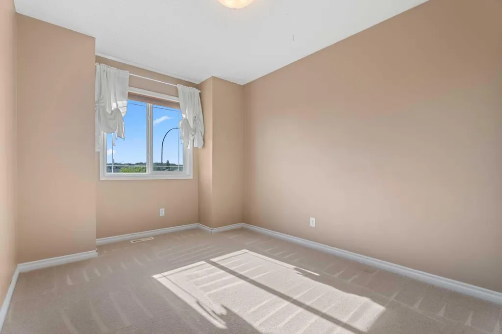 40 Cimarron Grove Drive Okotoks AB T1S 2H1