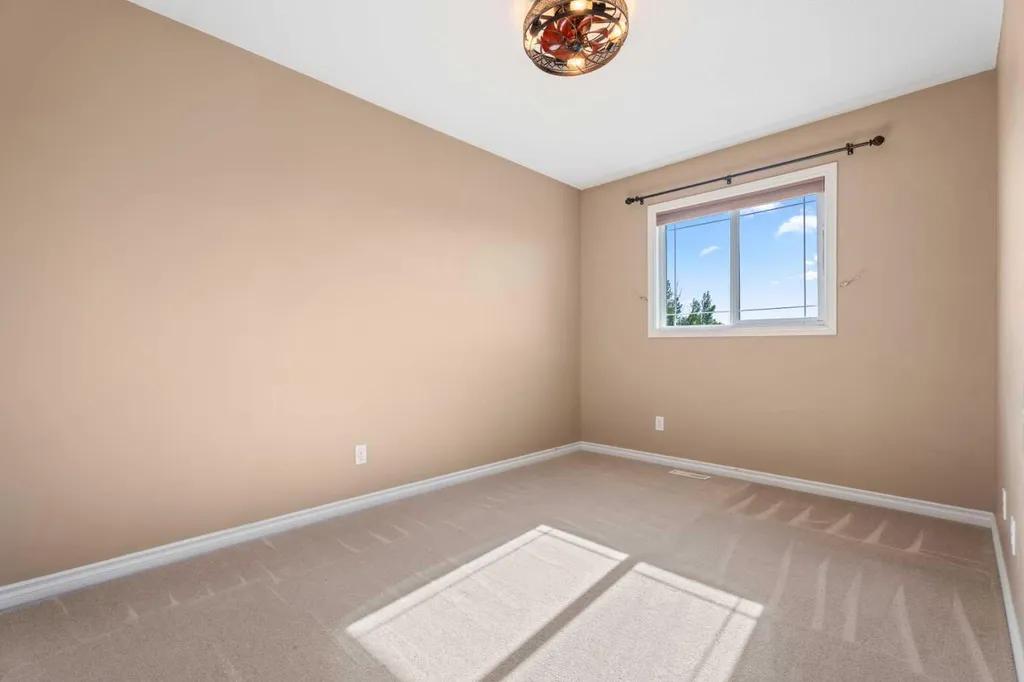 40 Cimarron Grove Drive Okotoks AB T1S 2H1