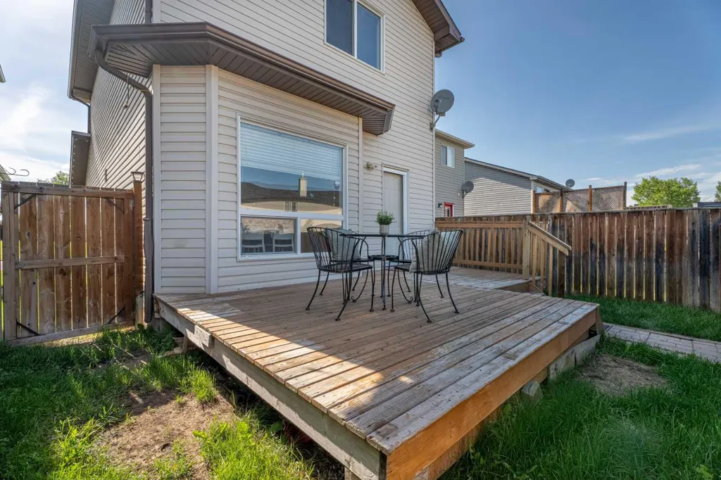 40 Cimarron Grove Drive Okotoks AB T1S 2H1