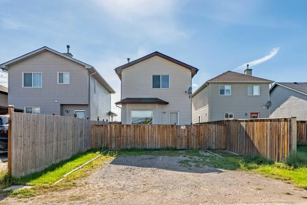 40 Cimarron Grove Drive Okotoks AB T1S 2H1