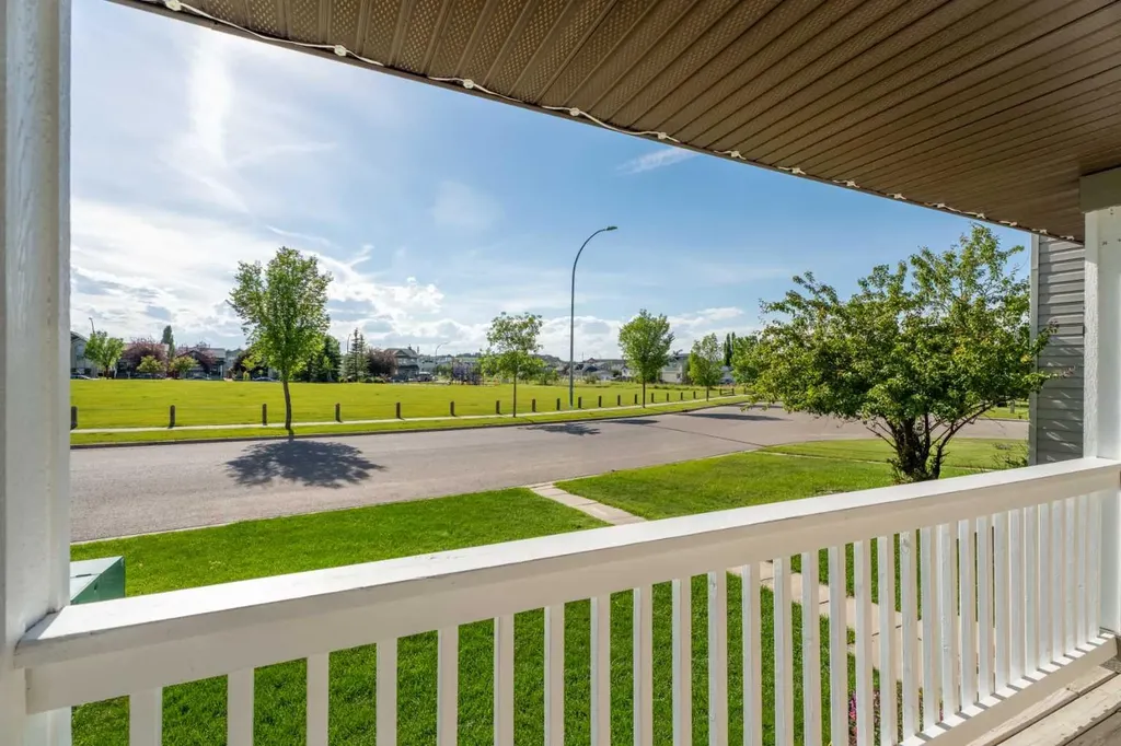 40 Cimarron Grove Drive Okotoks AB T1S 2H1