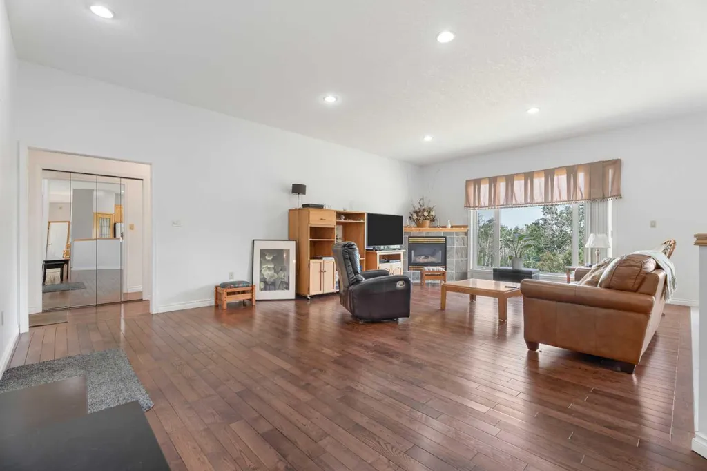 16006 274 Avenue E Rural Foothills County AB T1S 4M9