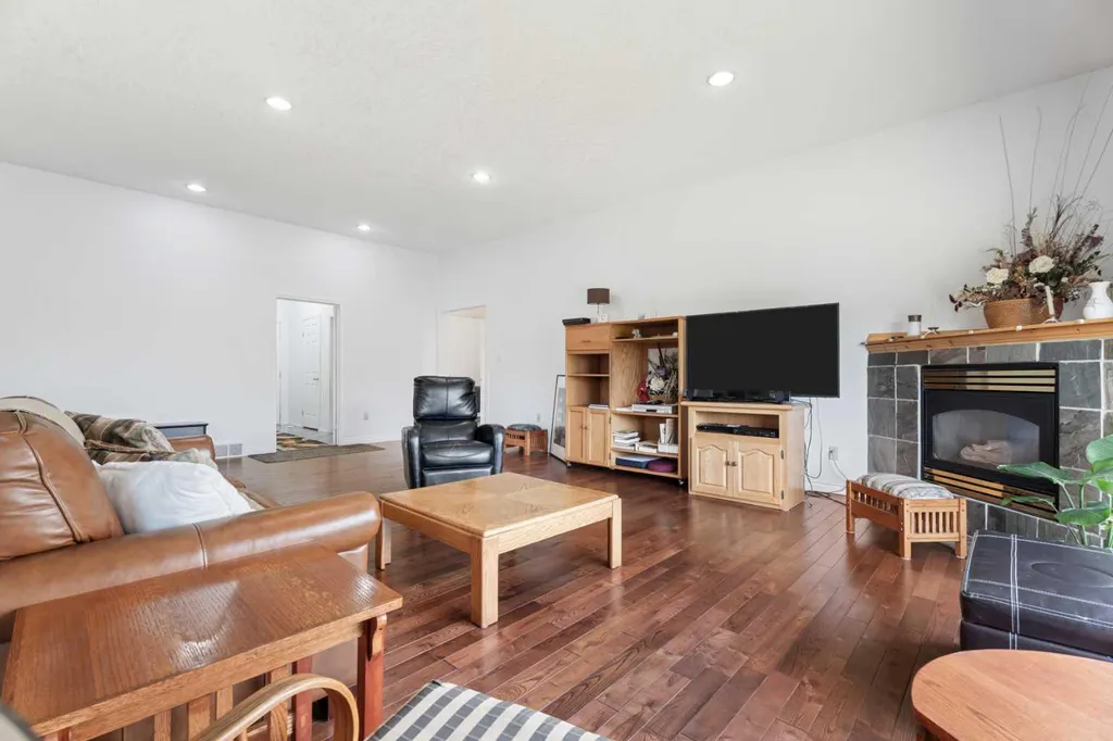 16006 274 Avenue E Rural Foothills County AB T1S 4M9
