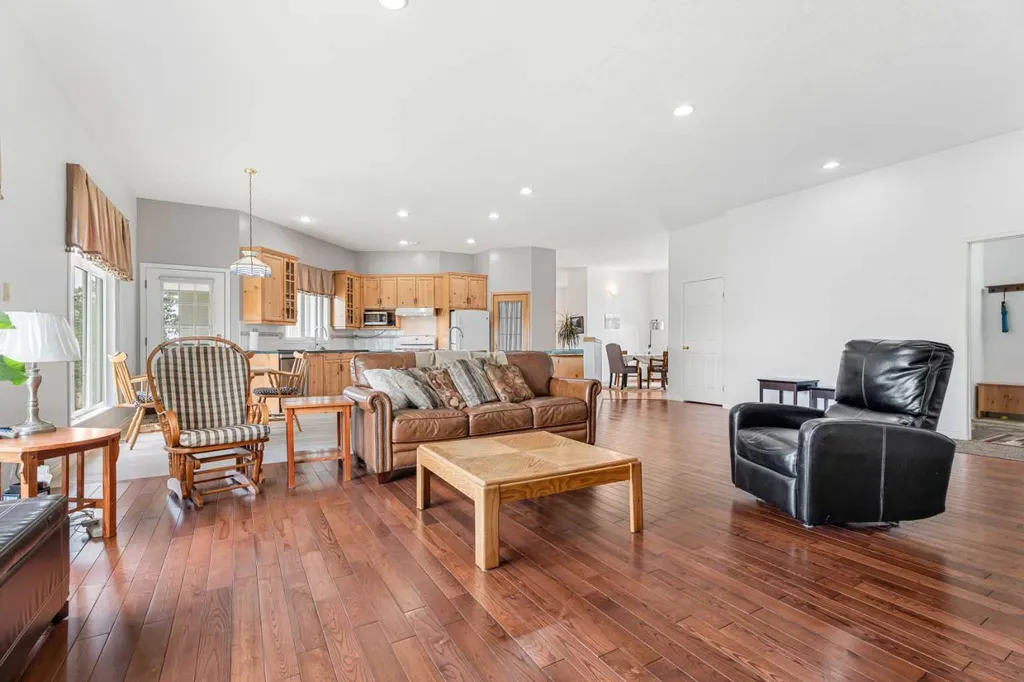 16006 274 Avenue E Rural Foothills County AB T1S 4M9