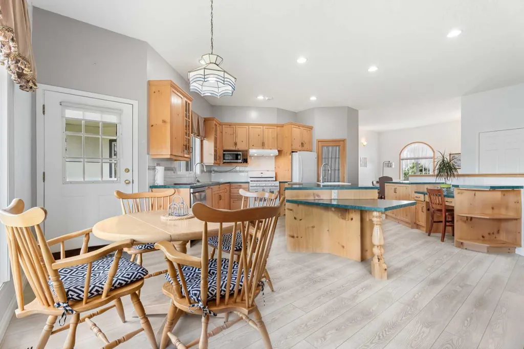 16006 274 Avenue E Rural Foothills County AB T1S 4M9