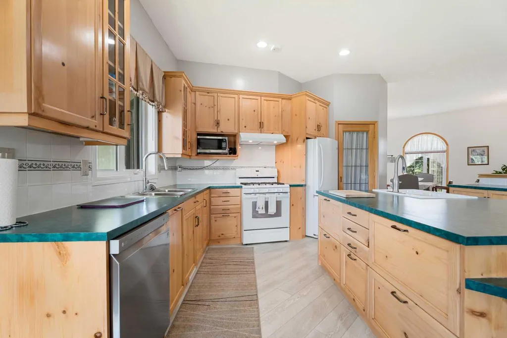 16006 274 Avenue E Rural Foothills County AB T1S 4M9