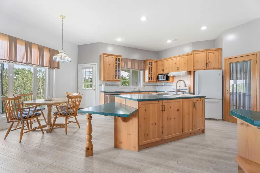16006 274 Avenue E Rural Foothills County AB T1S 4M9