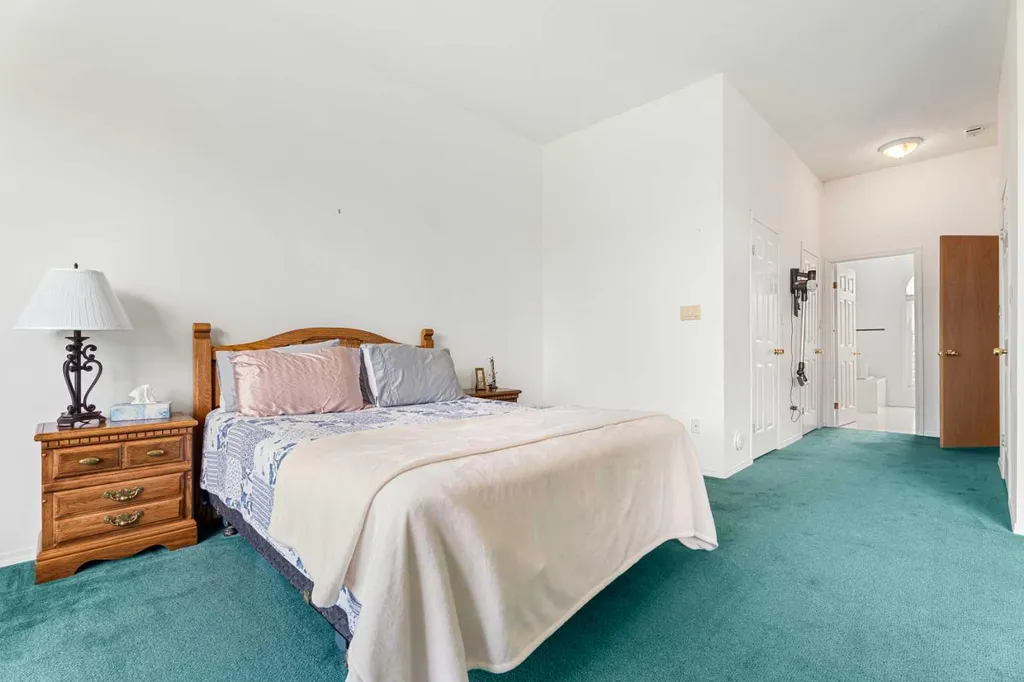 16006 274 Avenue E Rural Foothills County AB T1S 4M9