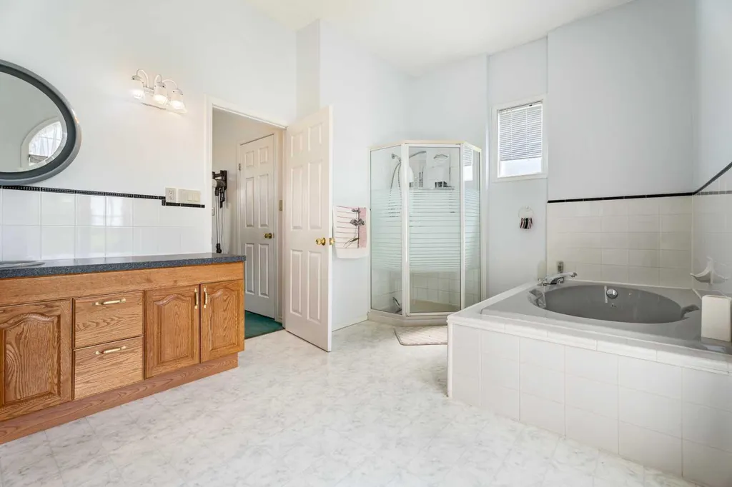 16006 274 Avenue E Rural Foothills County AB T1S 4M9