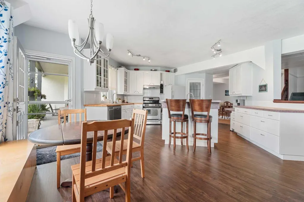 16006 274 Avenue E Rural Foothills County AB T1S 4M9