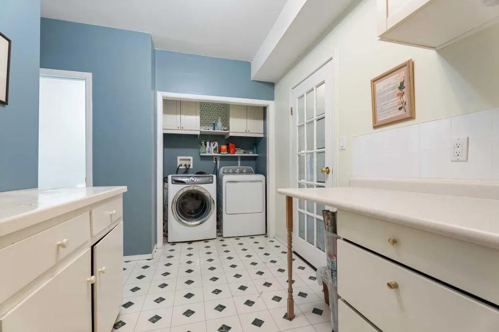 16006 274 Avenue E Rural Foothills County AB T1S 4M9