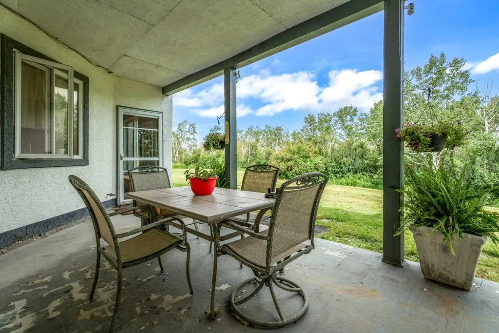 16006 274 Avenue E Rural Foothills County AB T1S 4M9