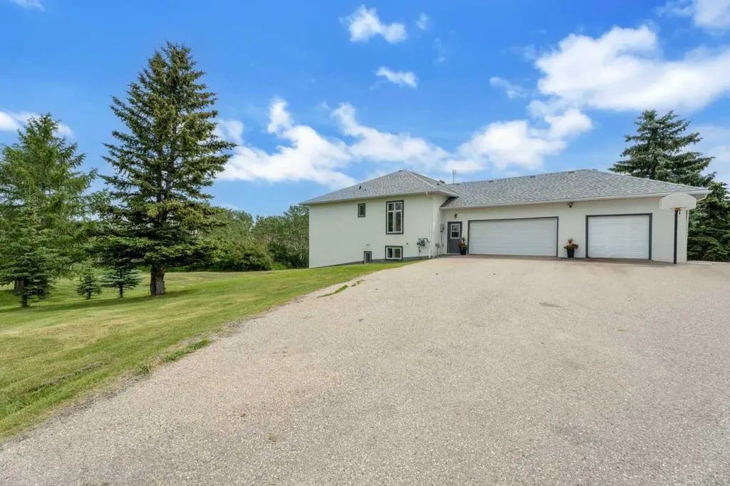 16006 274 Avenue E Rural Foothills County AB T1S 4M9