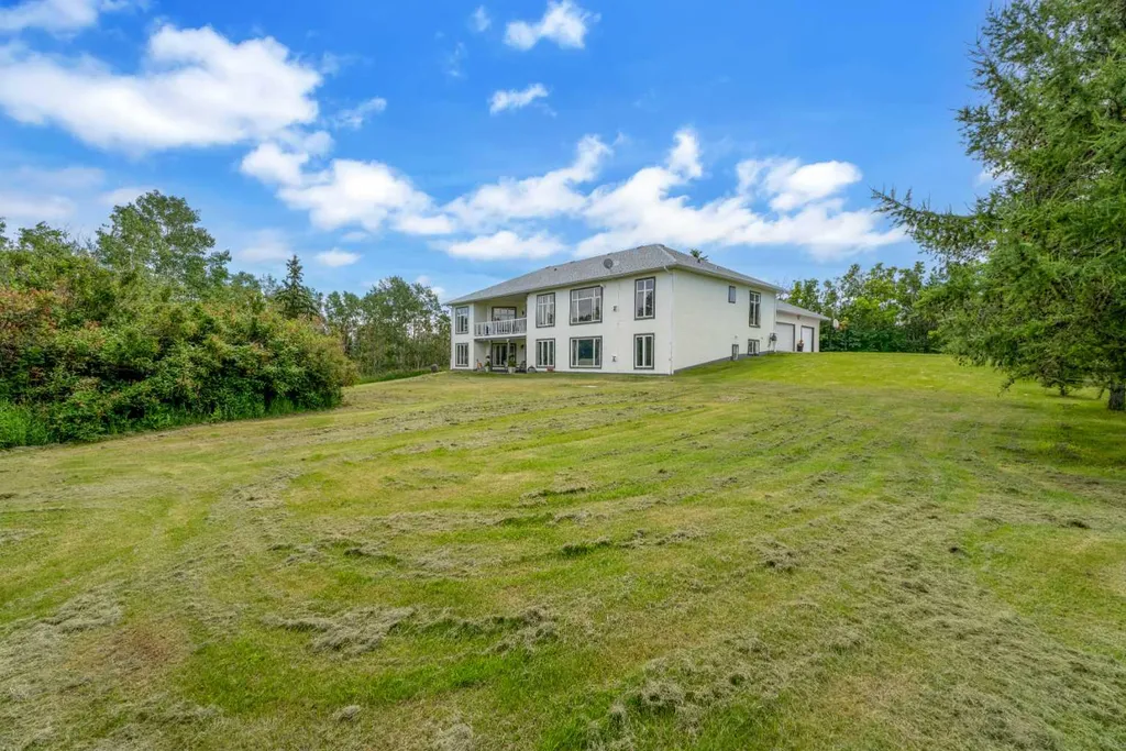 16006 274 Avenue E Rural Foothills County AB T1S 4M9