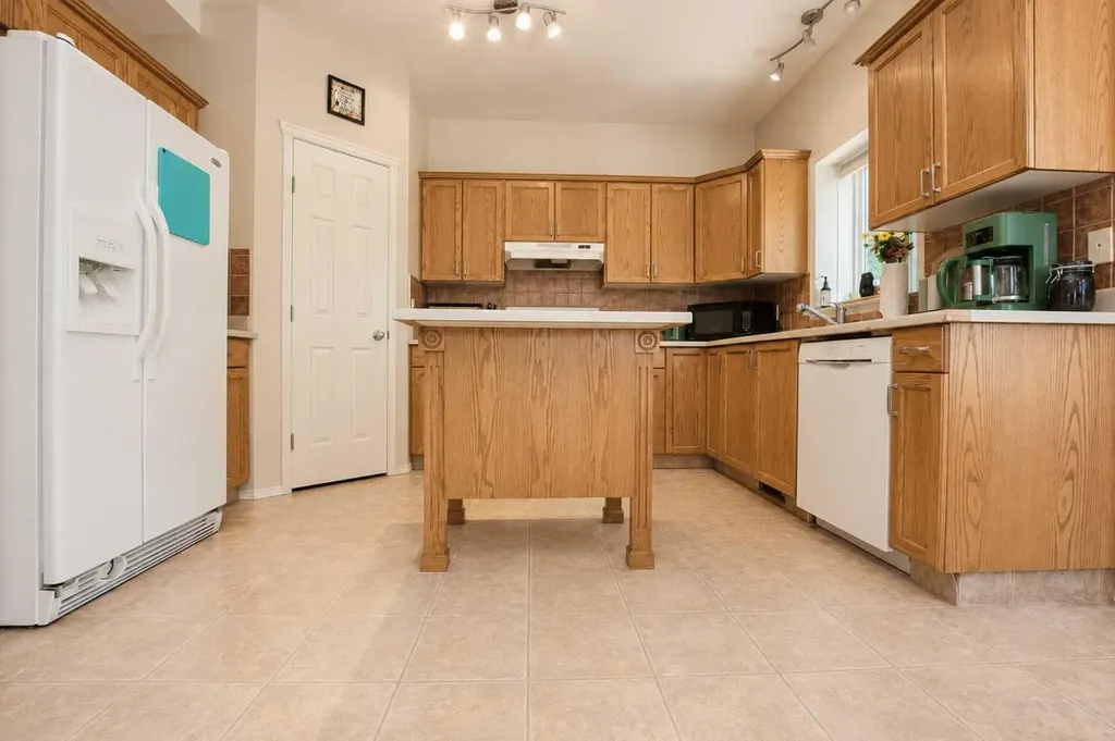 8902 60a Avenue Grande Prairie AB T8W 2P3