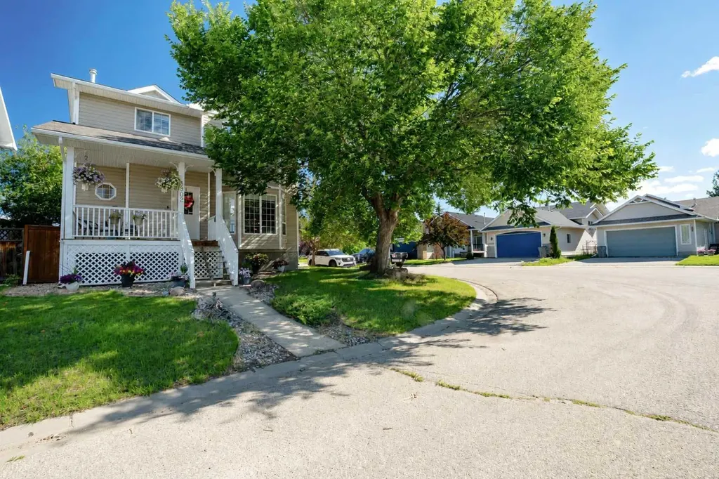 8902 60a Avenue Grande Prairie AB T8W 2P3