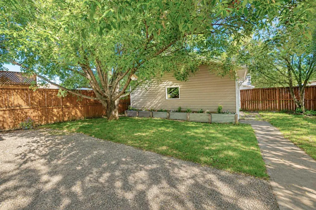 8902 60a Avenue Grande Prairie AB T8W 2P3