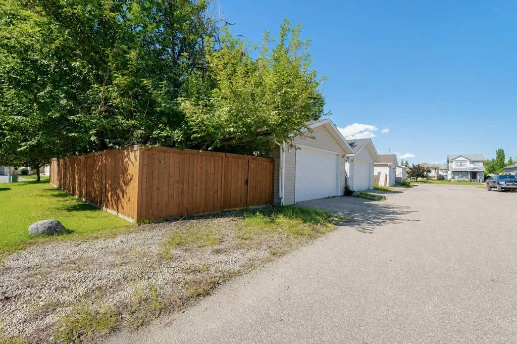 8902 60a Avenue Grande Prairie AB T8W 2P3