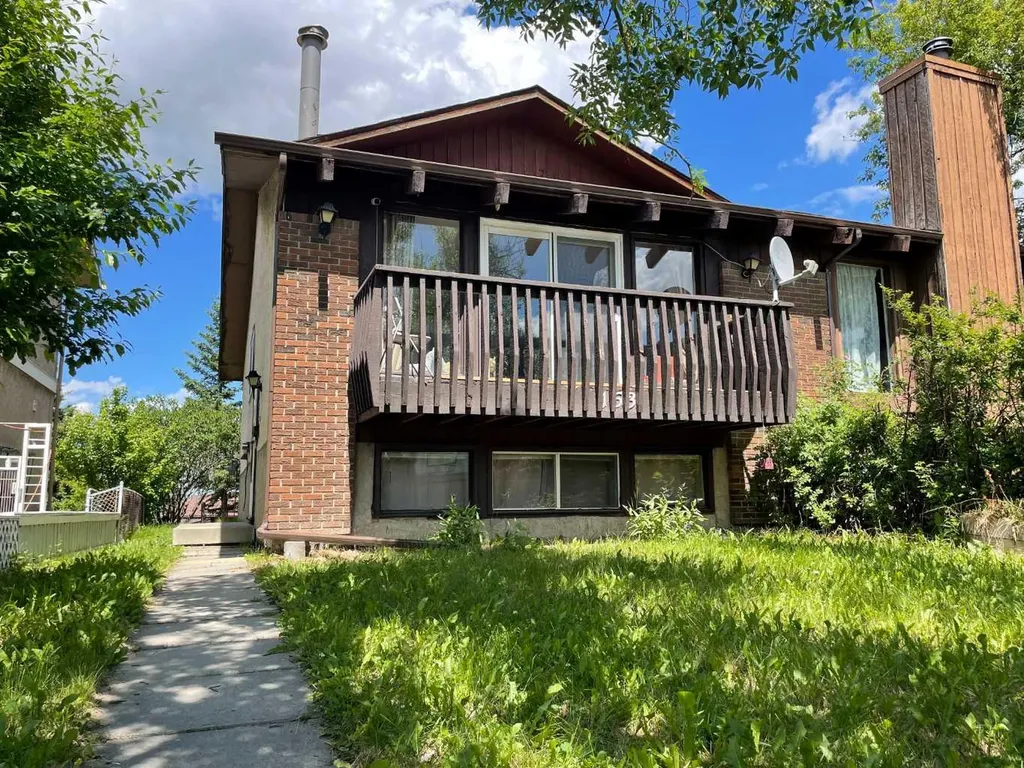 153 Bergen Crescent NW Calgary AB T3K 1J2