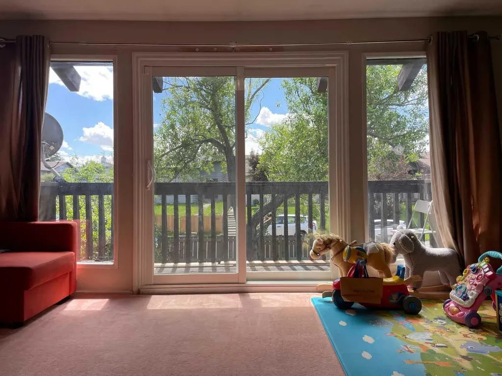 153 Bergen Crescent NW Calgary AB T3K 1J2