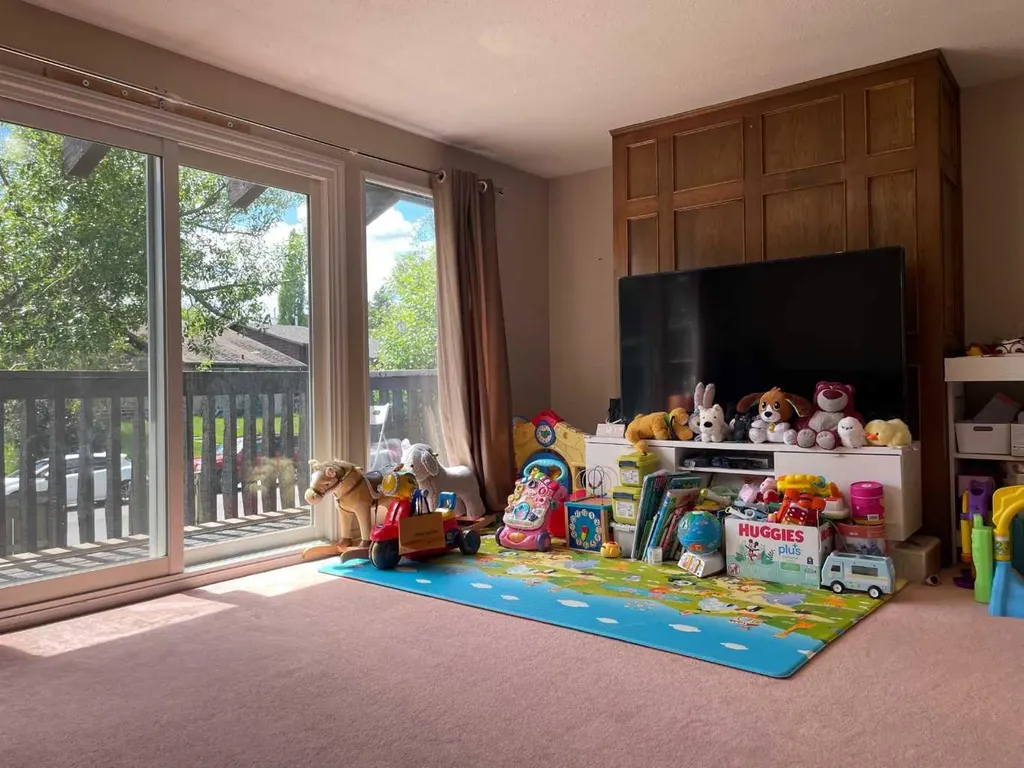 153 Bergen Crescent NW Calgary AB T3K 1J2