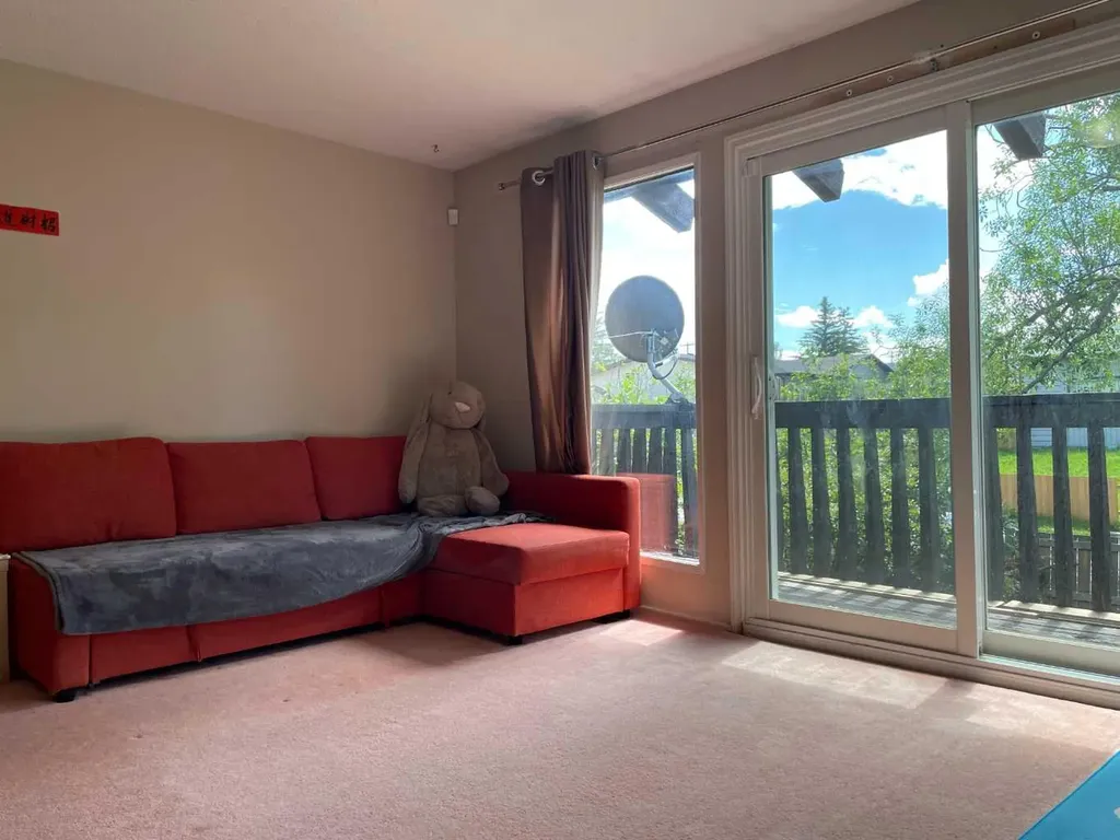 153 Bergen Crescent NW Calgary AB T3K 1J2