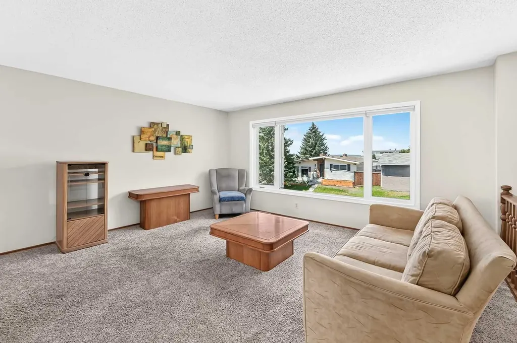 7108 Silverview Road NW Calgary AB T3B 3M1