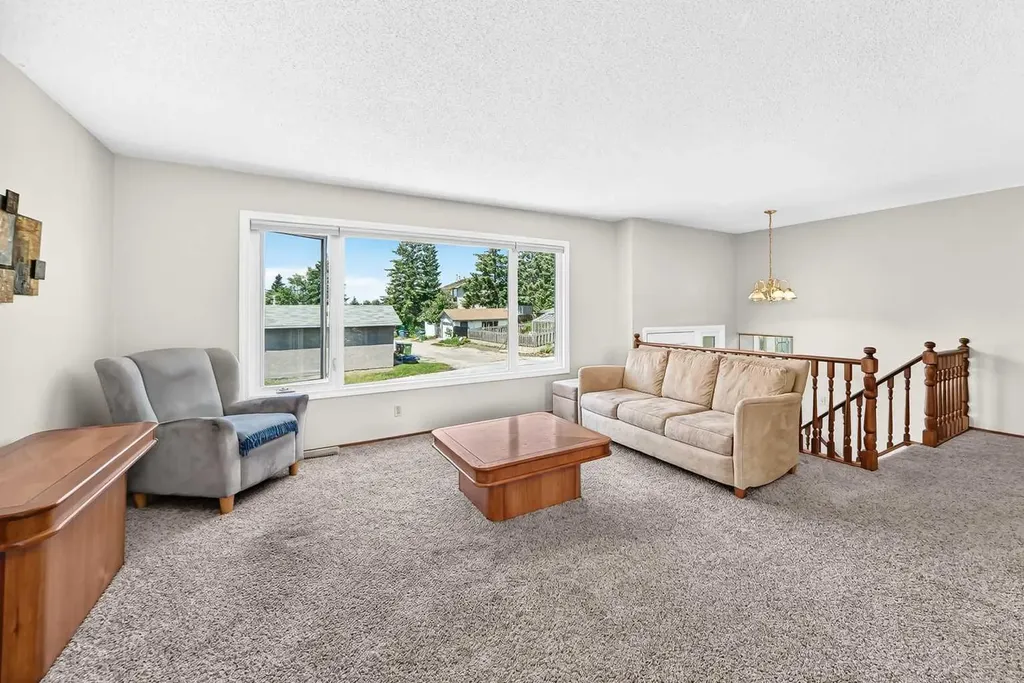 7108 Silverview Road NW Calgary AB T3B 3M1