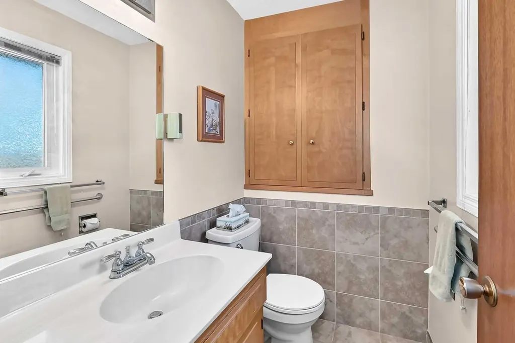 7108 Silverview Road NW Calgary AB T3B 3M1