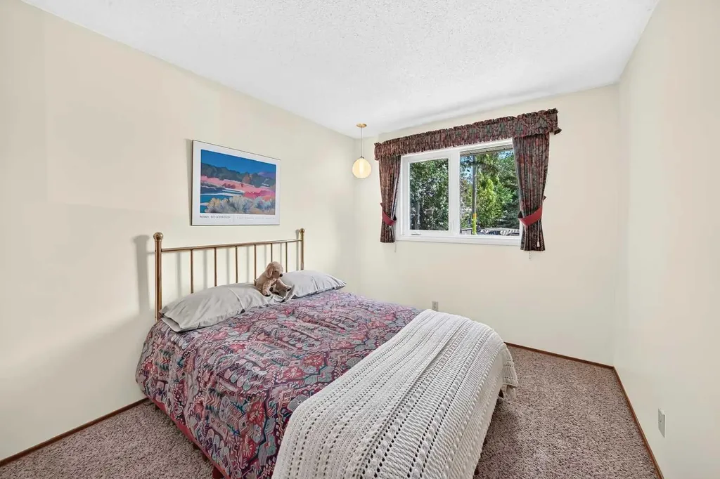 7108 Silverview Road NW Calgary AB T3B 3M1