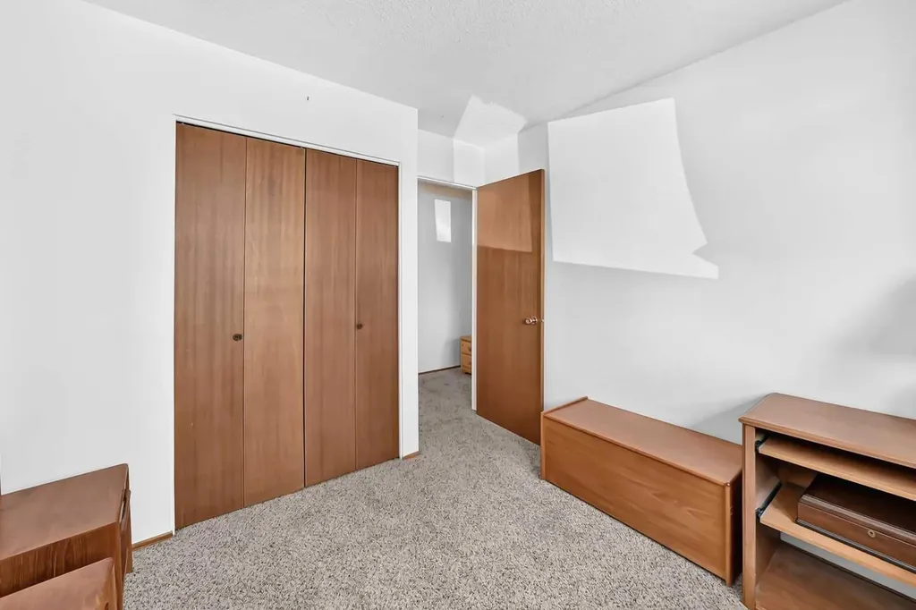 7108 Silverview Road NW Calgary AB T3B 3M1