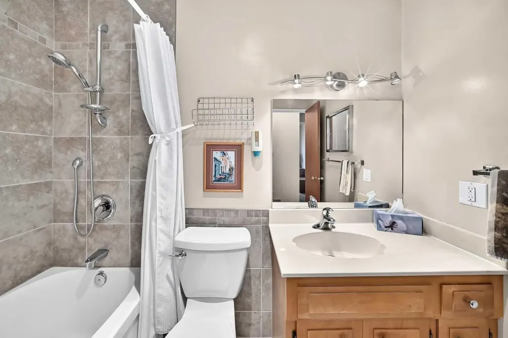 7108 Silverview Road NW Calgary AB T3B 3M1