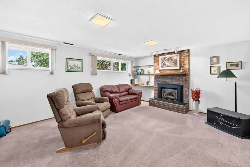 7108 Silverview Road NW Calgary AB T3B 3M1
