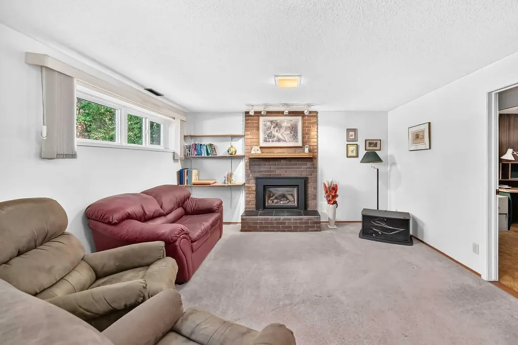 7108 Silverview Road NW Calgary AB T3B 3M1