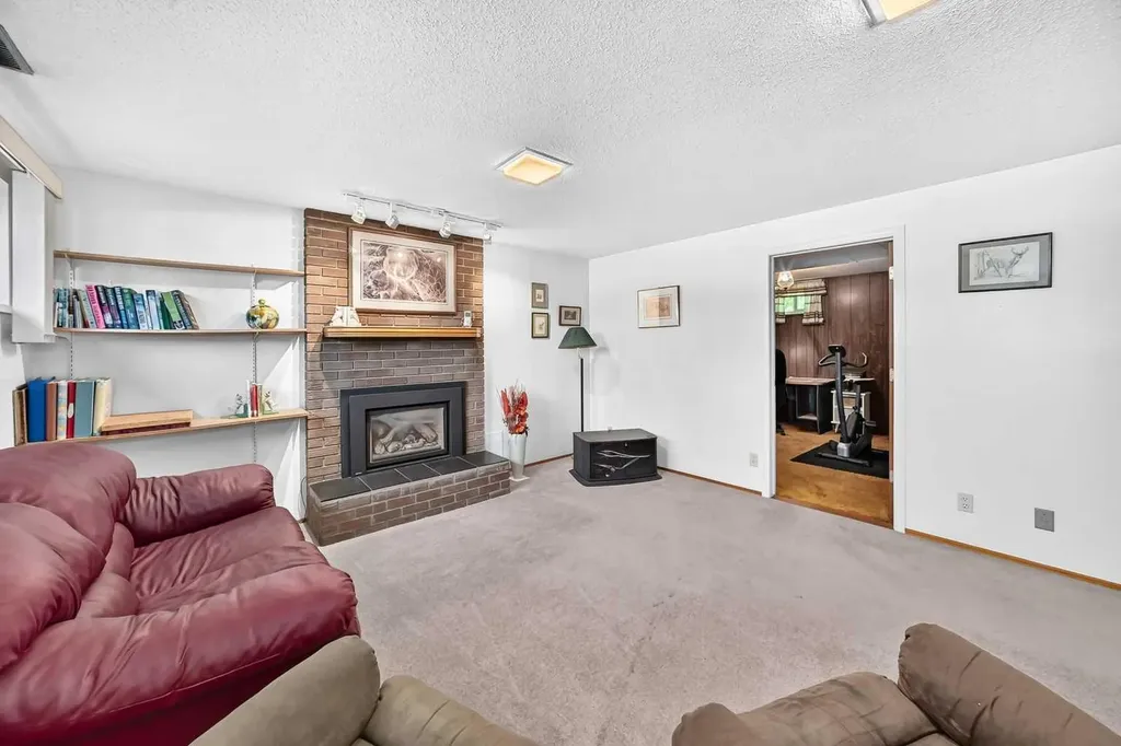 7108 Silverview Road NW Calgary AB T3B 3M1