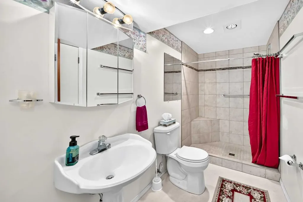 7108 Silverview Road NW Calgary AB T3B 3M1