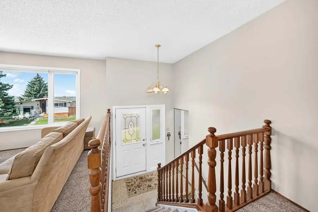 7108 Silverview Road NW Calgary AB T3B 3M1